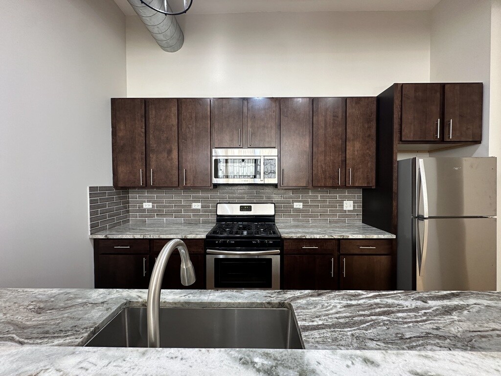 Building Photo - 1432 W 21st St