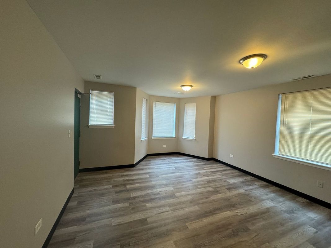 Building Photo - 426 W Normal Pkwy