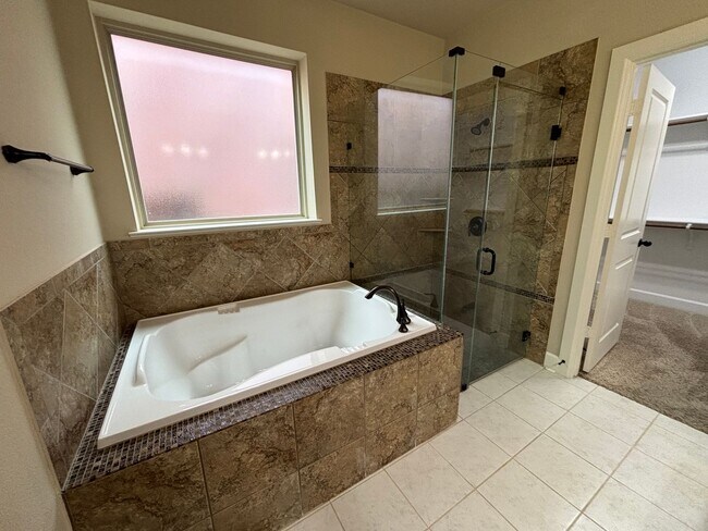 Building Photo - 5 BR/4BA | Updated Single Family Home | 2-Car Garage | Gated backyard