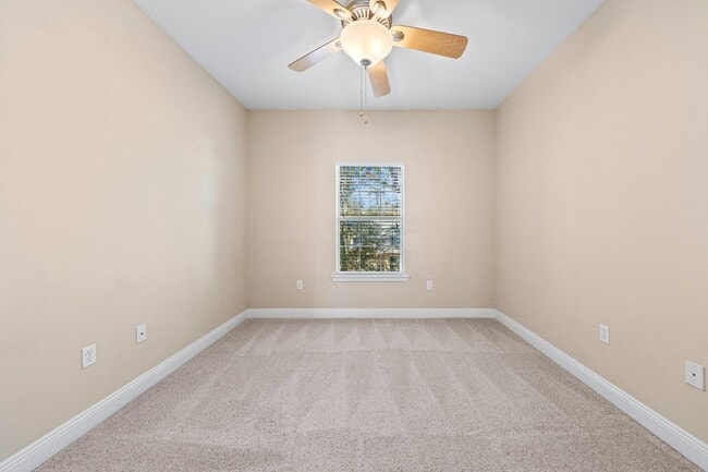 Building Photo - 528 Maple Ave