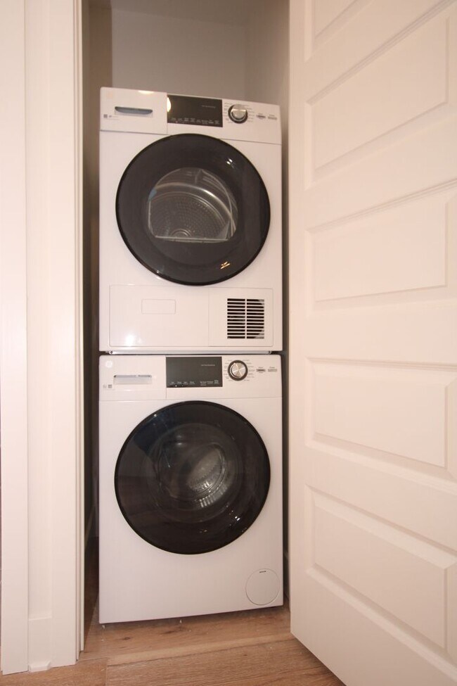 Building Photo - Newly renovated 1 bed apartment in old city