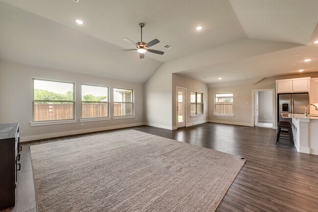 Building Photo - 243 Frio Dr