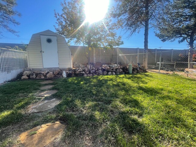 Building Photo - FURNISHED TINY HOME!