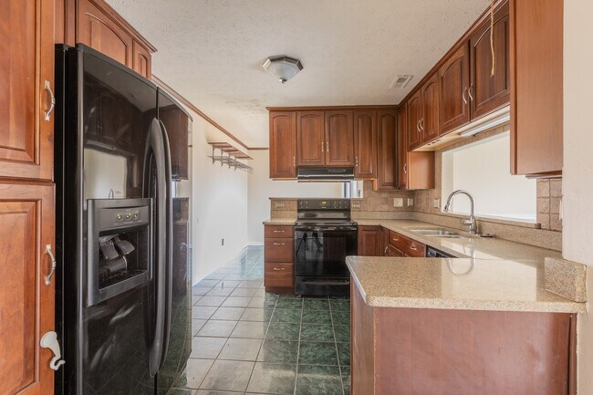 Building Photo - 11 Overlook Ct