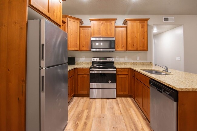 Building Photo - *The Village on 4th in Springville