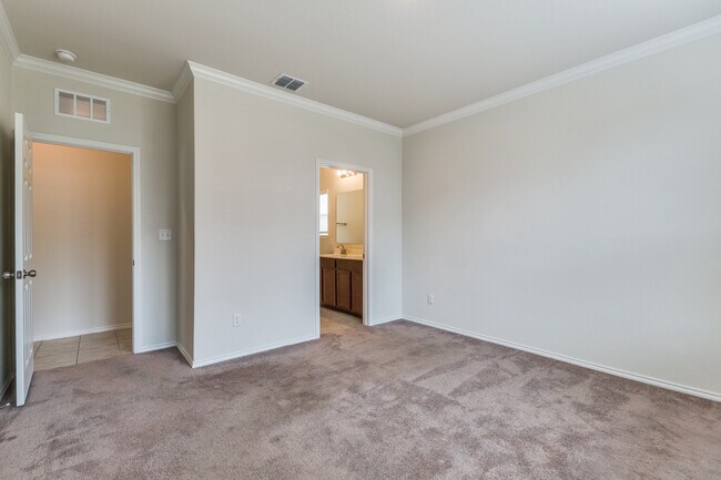 Building Photo - 13907 Knob Crk