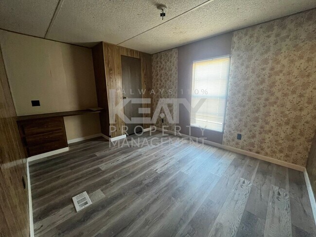 Building Photo - 2 Bedroom, 2 Bathroom Rental NOW Available!