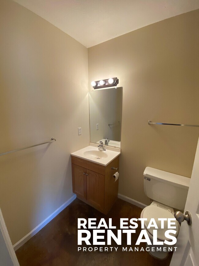 Building Photo - 1817 Emanuel Ave