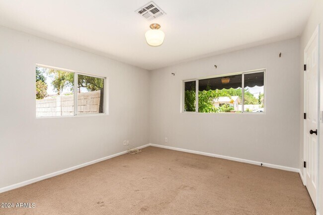 Building Photo - 4128 N 46th Pl