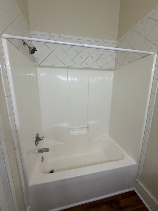 Building Photo - Beautiful Remodeled Home in Normaltown Athens!!