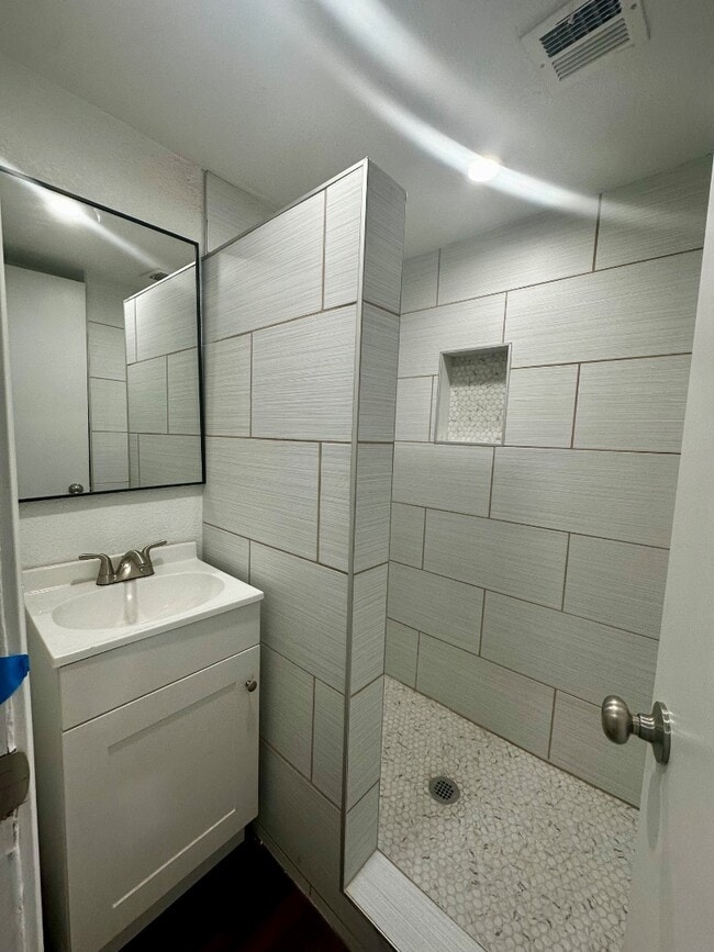 Building Photo - 704 Espolon Dr