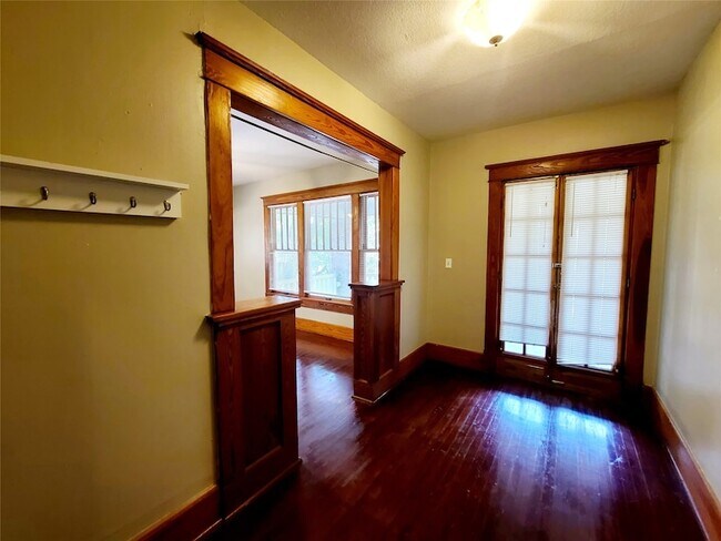 Building Photo - 4911 Worth St