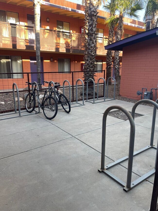 Building Photo - Pre-Leasing for August 1st!! Lovely 3 Bedroom Condo!! Close to the University of Arizona!! Perfec...