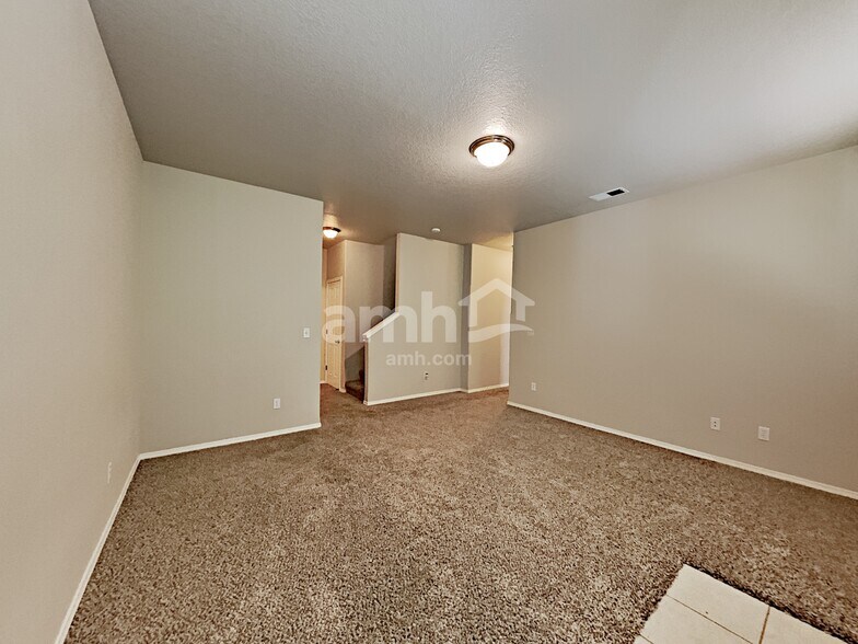 Building Photo - 38679 Dubarko Rd