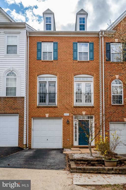 Building Photo - 6927 Rolling Creek Way