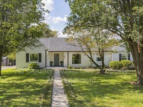 Building Photo - 206 Blue Hills Dr