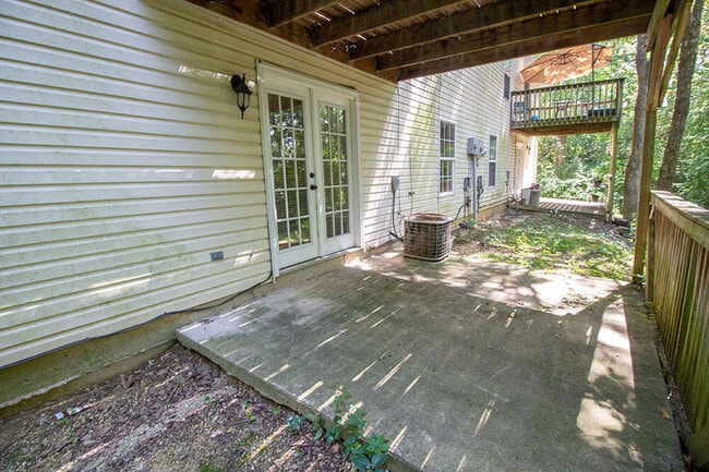 Building Photo - 1329 Valley Creek Ln