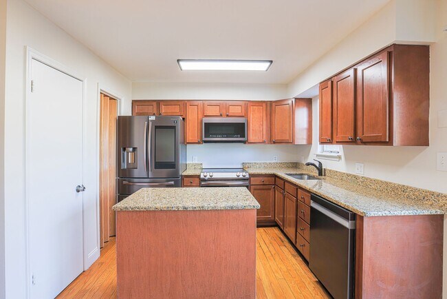 Building Photo - 14 Luffing Ct