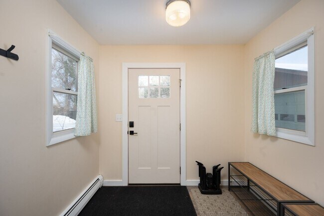 Building Photo - Secluded Cottage with ALL THE VIEWS