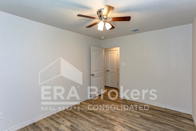 Building Photo - 205 Dolphin Dr