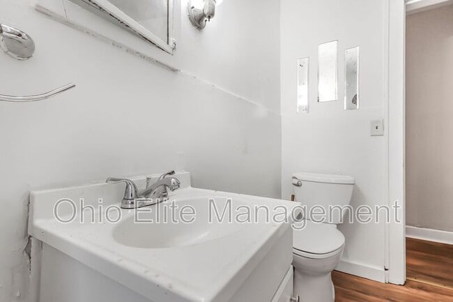 Building Photo - 1499 Briarwood Ave