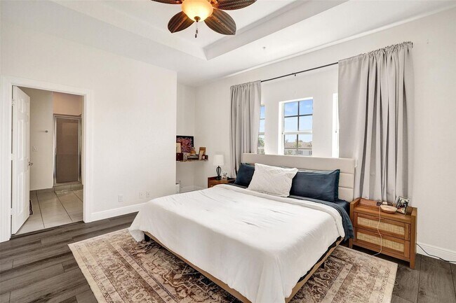 Building Photo - 228 SW 6th Ct