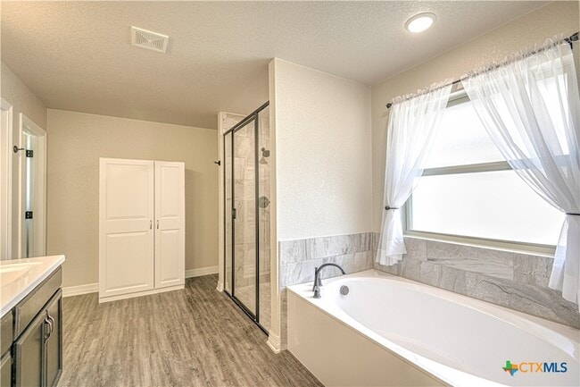 Building Photo - 1814 Rustic Manor Dr