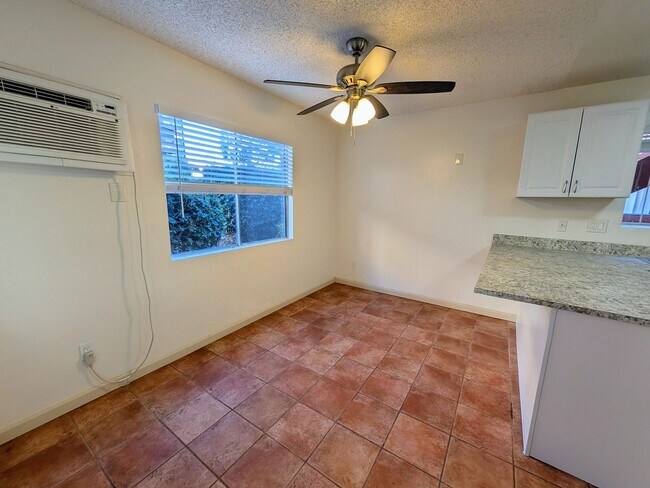 Building Photo - Bright and Charming 3 Bedroom 2 Bath Condo with Patio and A/C!