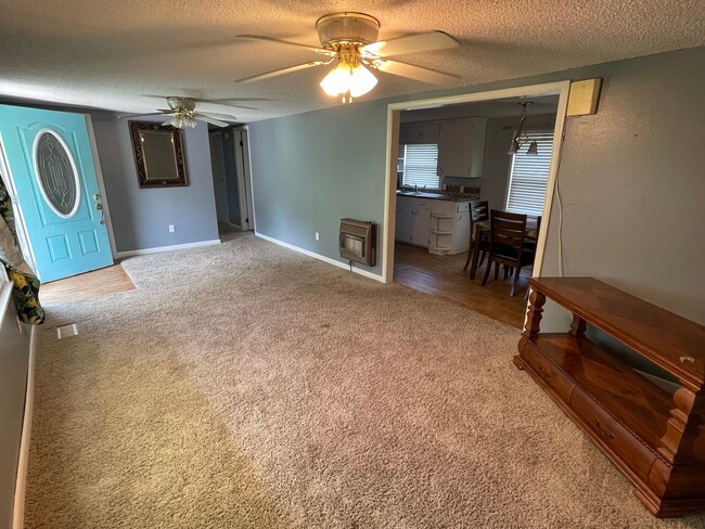 Building Photo - 3 Bedroom 1 Bathroom House Stilwell, OK