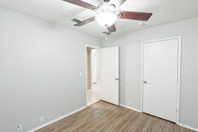 Building Photo - 2309 Mallard Dr