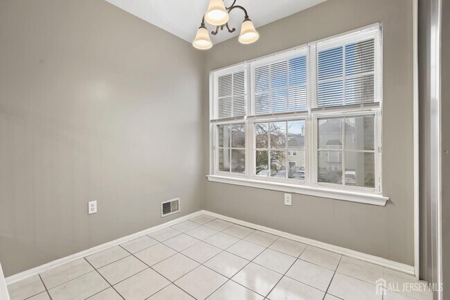 Building Photo - 1707 Ridgeview Ct