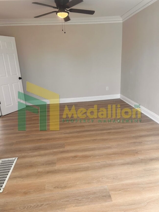 Building Photo - Spacious 1-Bedroom Single-Family Home with Large Fenced Yard