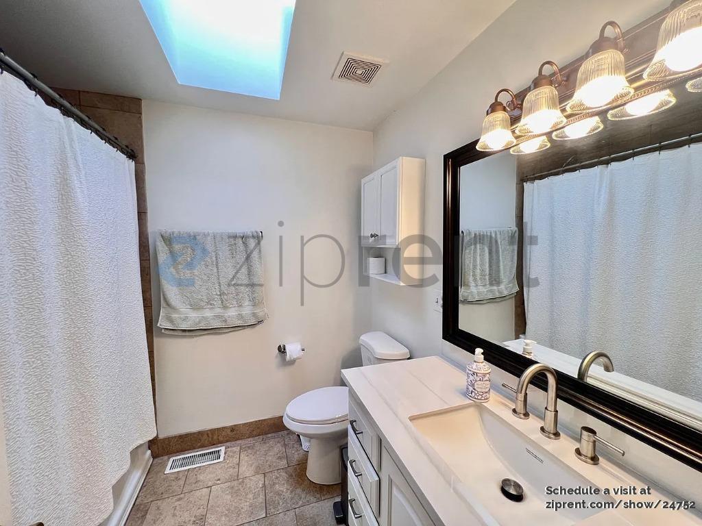 Building Photo - 16719 NE 20th St