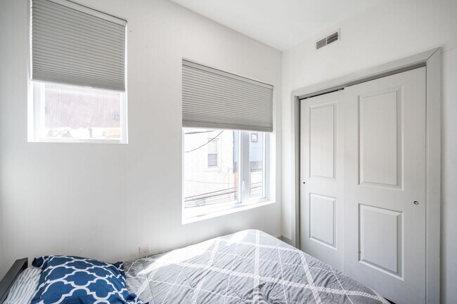 Building Photo - Modern Olde Kensington Home