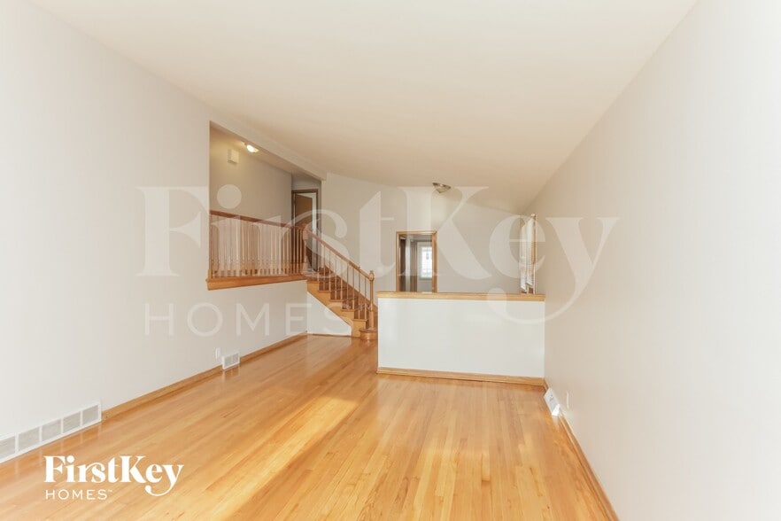 Building Photo - 10437 S Keeler Ave