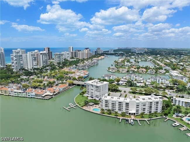 Building Photo - 250 Park Shore Dr