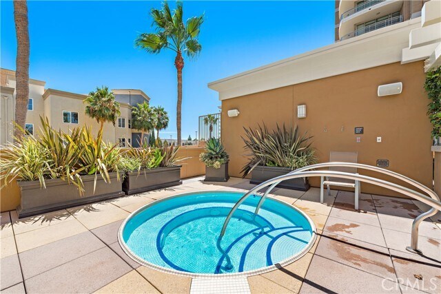 Building Photo - 3052 Scholarship