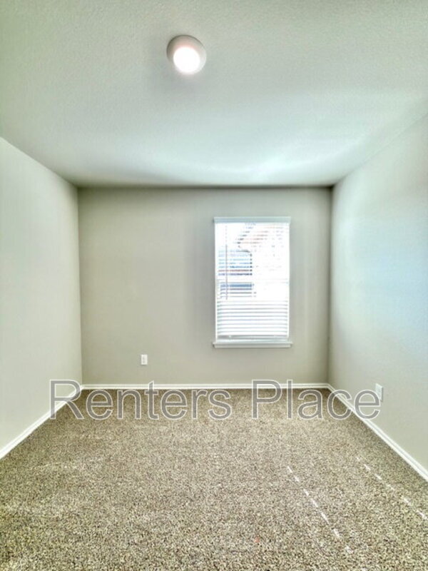 Building Photo - 14 Stonegate Dr