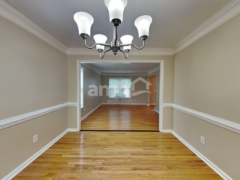 Building Photo - 7 Oleander Pt
