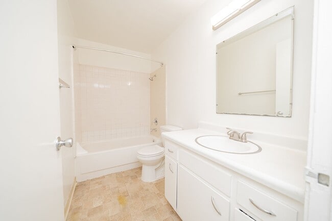 Building Photo - 1467 Russell/2880A&amp;B Sacramento