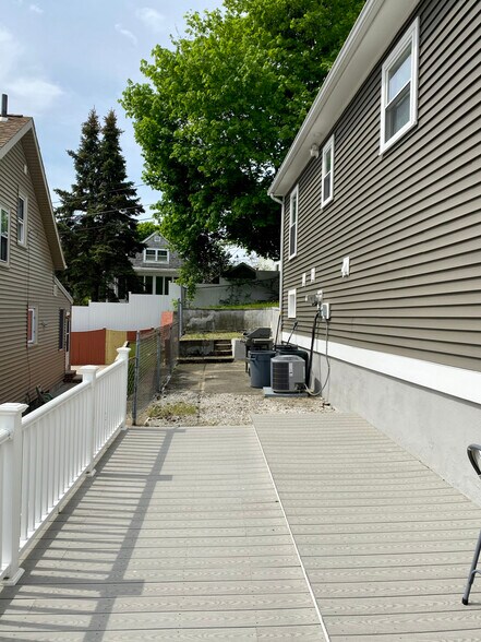 Building Photo - 52 S Border Rd