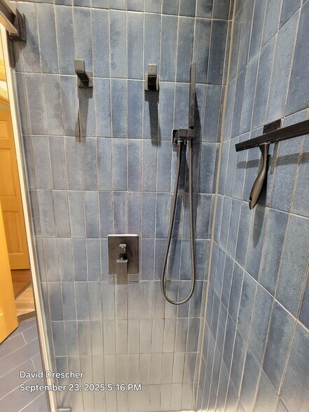 Shower - 28 Willowdale Ave