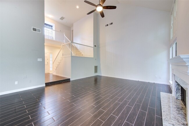 Building Photo - 25 Fairway Oaks Pl