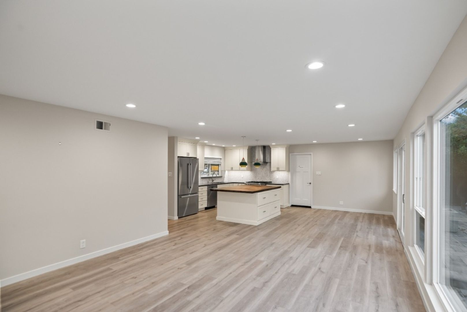 Building Photo - 692 Pomeroy Ave