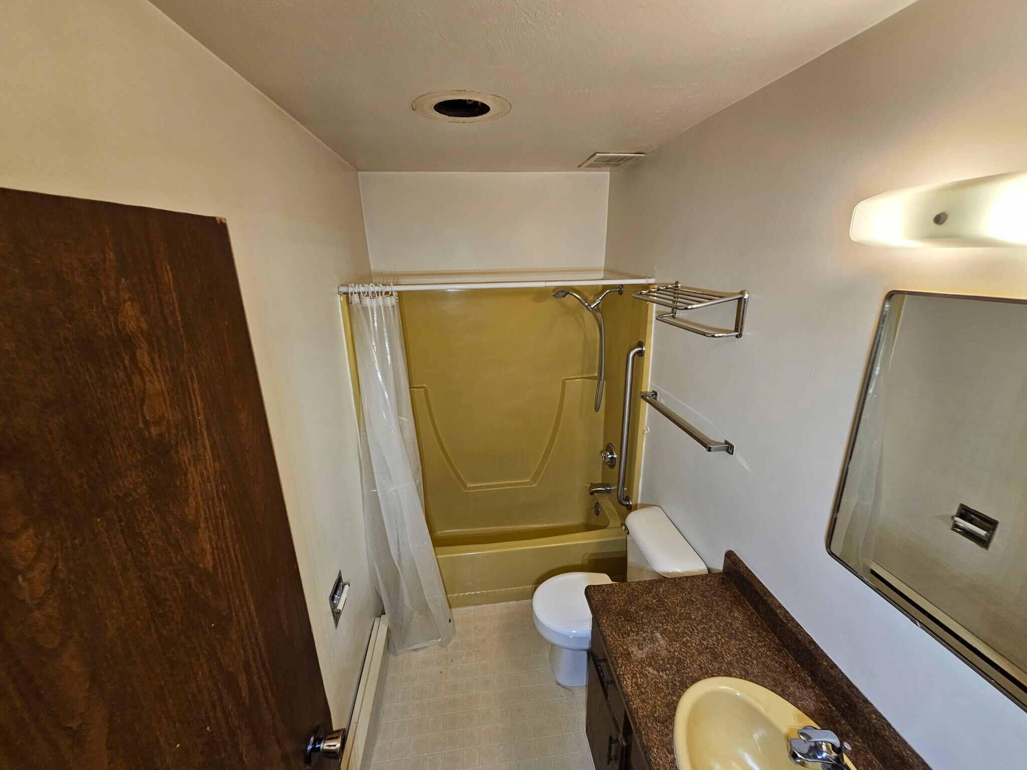 Building Photo - 401 N East St