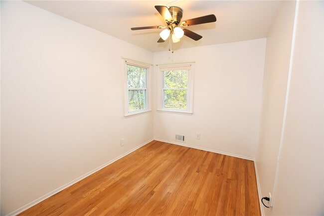 Building Photo - 300 Howland Ave