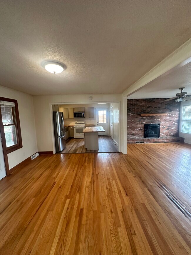 Building Photo - 6512 Springfield Dr