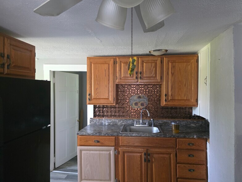 Building Photo - 226 Oak Hill Rd