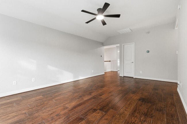 Building Photo - 414 Woodpecker Forest Ln