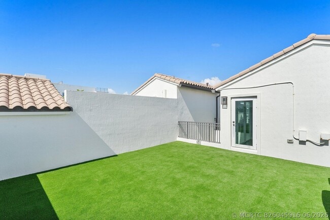 Building Photo - 57 Isle of Venice Dr